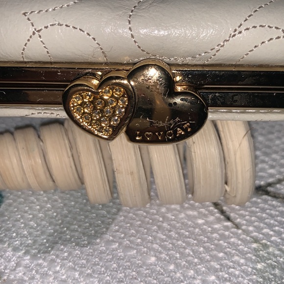 Lovcat Heart Wallet with Heart Clasp - Picture 6 of 9